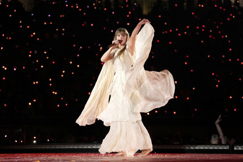 Taylor Swift — March 18 - Glendale, Arizona — photo 28