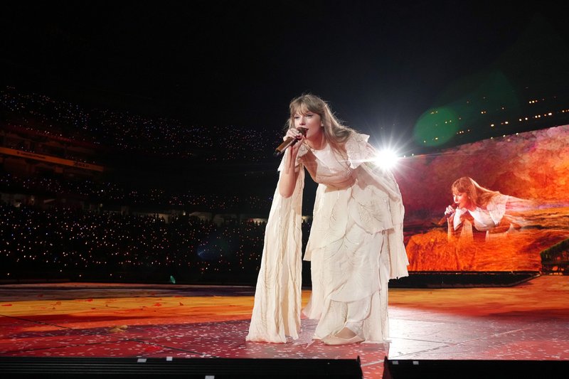 Taylor Swift — March 18 - Glendale, Arizona — photo 31