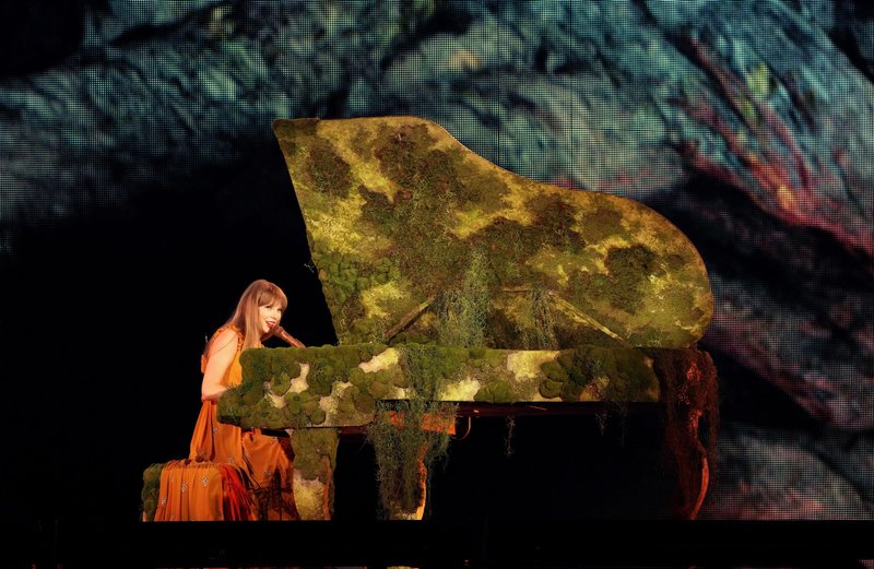Taylor Swift — March 18 - Glendale, Arizona — photo 34