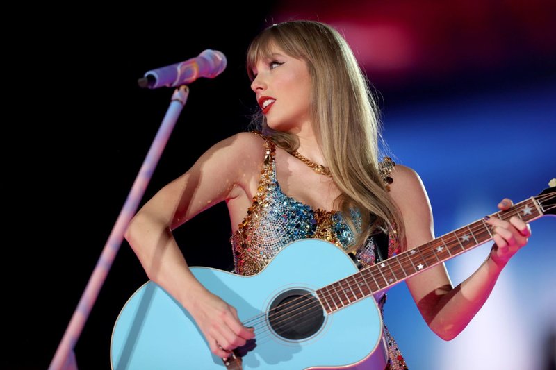 Taylor Swift — March 31 - Arlington, Texas — photo 10