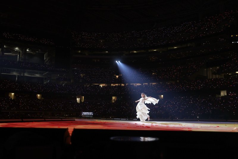 Taylor Swift — March 31 - Arlington, Texas — photo 12