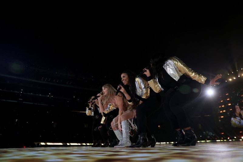 Taylor Swift — March 31 - Arlington, Texas — photo 24