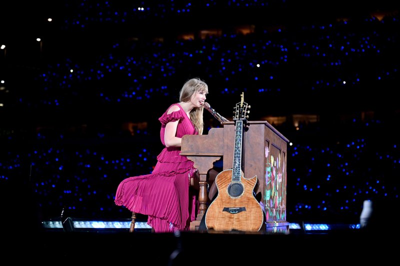 Taylor Swift — May 12 -  Philadelphia, Pennsylvania — photo 6