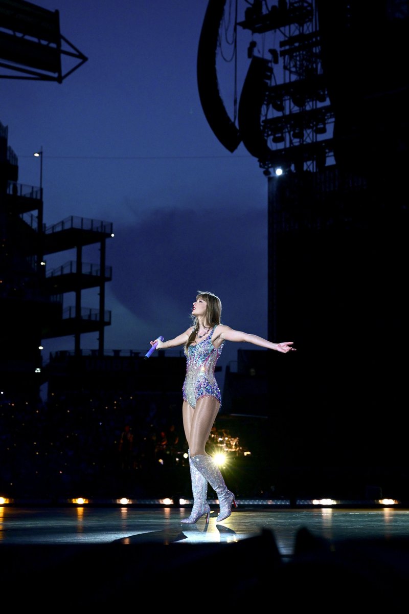 Taylor Swift — May 12 -  Philadelphia, Pennsylvania — photo 13