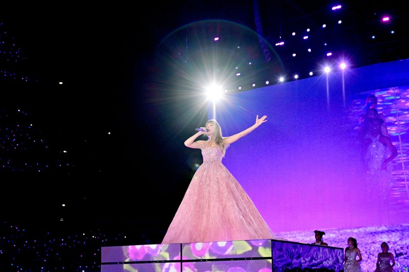 Taylor Swift — May 12 -  Philadelphia, Pennsylvania — photo 15
