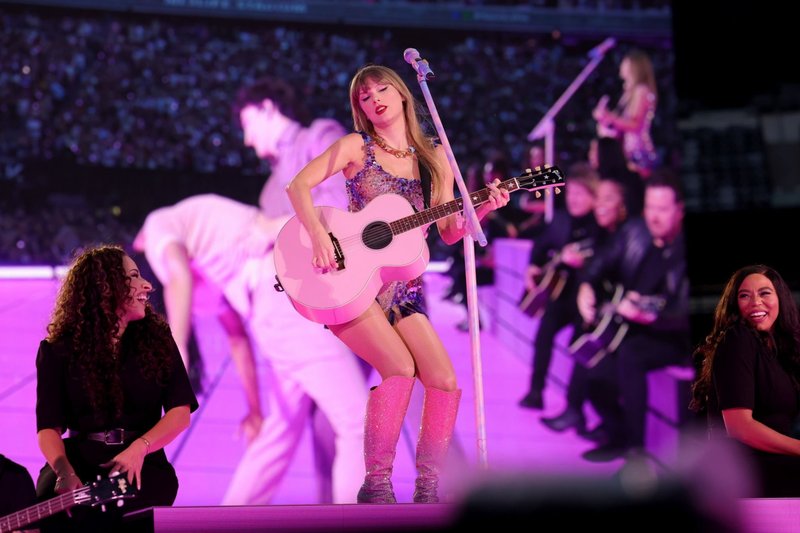 Taylor Swift — May 26 -  East Rutherford, New Jersey — photo 8