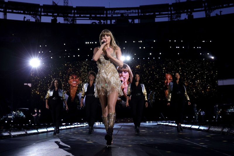 Taylor Swift — May 26 -  East Rutherford, New Jersey — photo 16