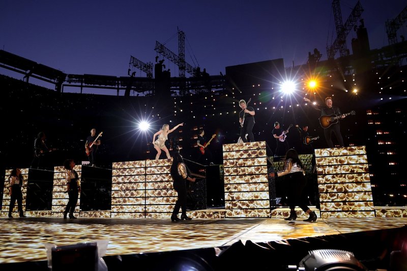 Taylor Swift — May 26 -  East Rutherford, New Jersey — photo 17