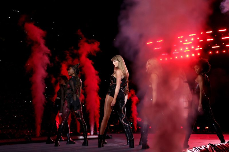 Taylor Swift — May 26 -  East Rutherford, New Jersey — photo 26