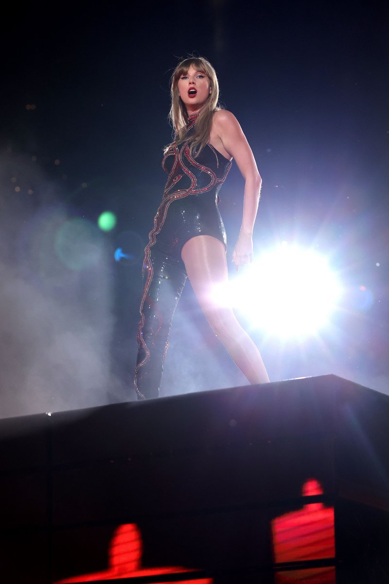 Taylor Swift — May 26 -  East Rutherford, New Jersey — photo 32