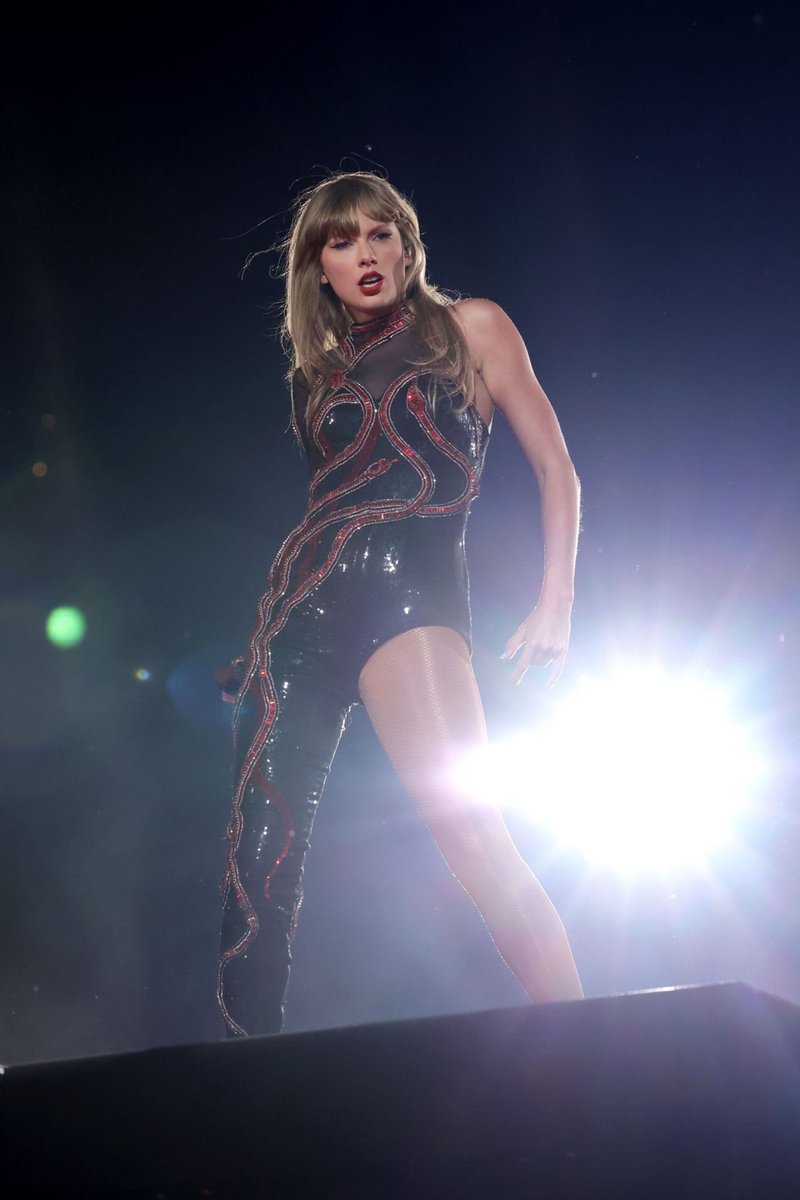 Taylor Swift — May 26 -  East Rutherford, New Jersey — photo 35