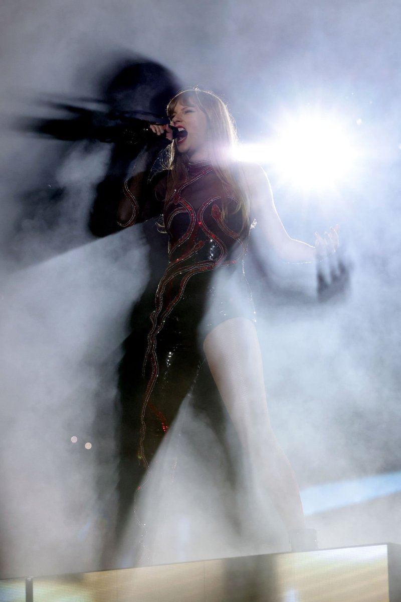 Taylor Swift — May 26 -  East Rutherford, New Jersey — photo 38