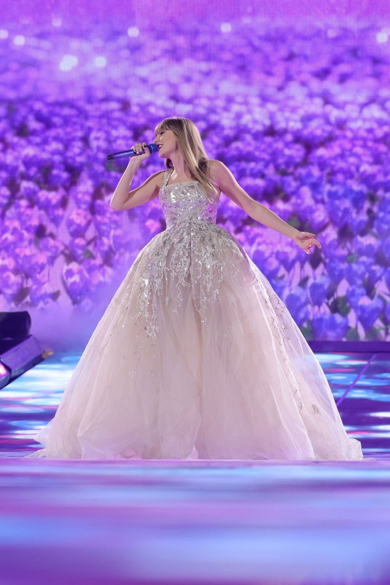 Taylor Swift — May 26 -  East Rutherford, New Jersey — photo 40