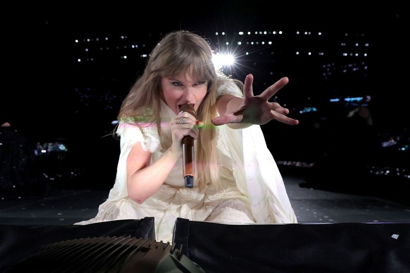 Taylor Swift — May 26 -  East Rutherford, New Jersey — photo 42