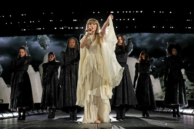 Taylor Swift — May 26 -  East Rutherford, New Jersey — photo 46