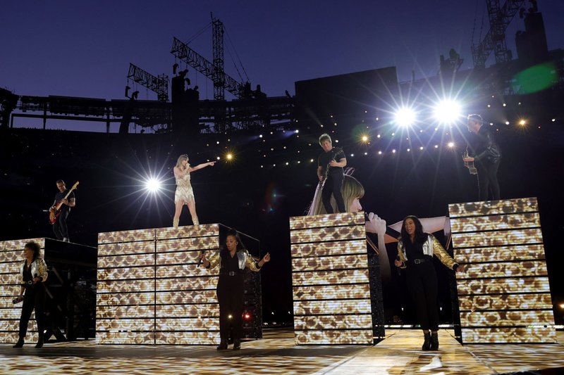 Taylor Swift — May 26 -  East Rutherford, New Jersey — photo 62