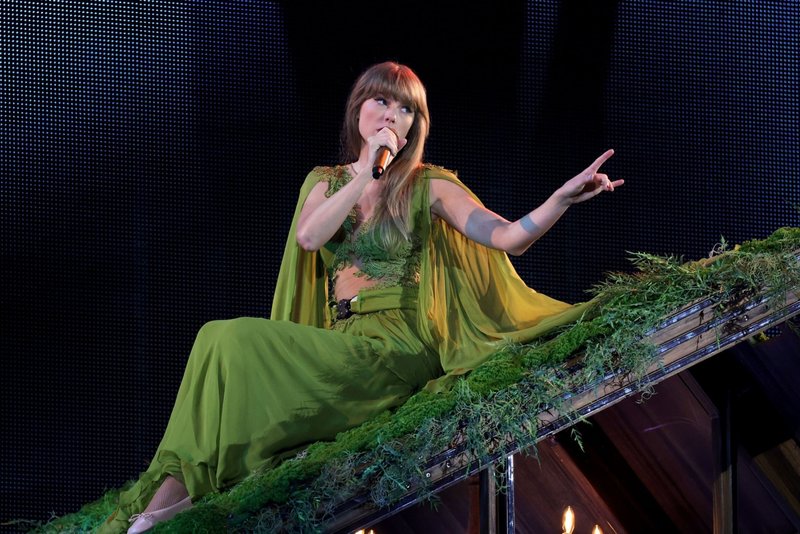 Taylor Swift — May 27 -  East Rutherford, New Jersey — photo 12