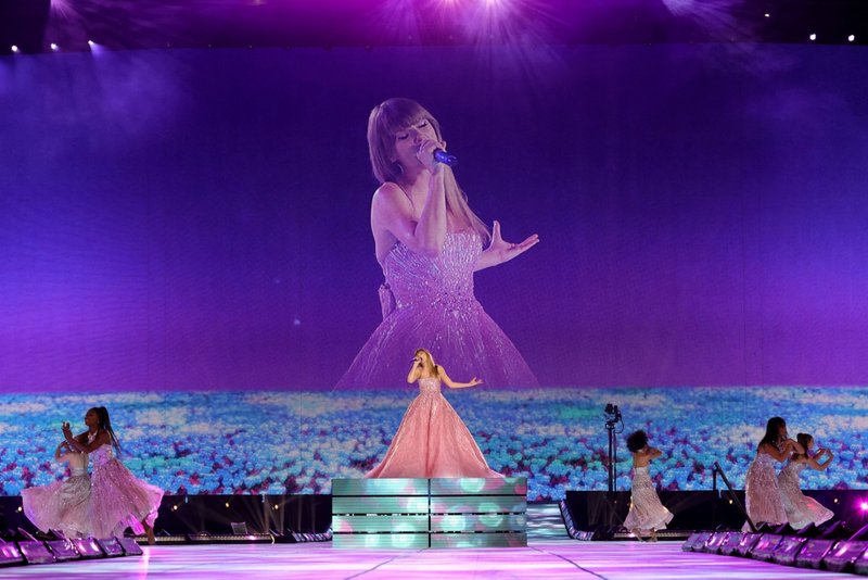 Taylor Swift — May 27 -  East Rutherford, New Jersey — photo 15