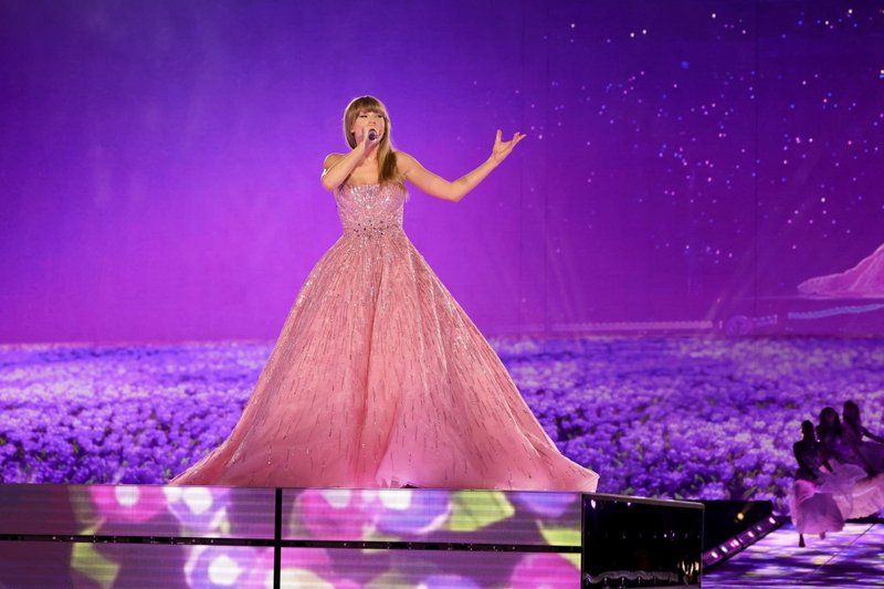 Taylor Swift — May 27 -  East Rutherford, New Jersey — photo 16