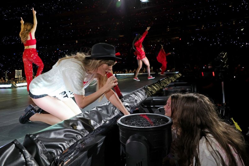 Taylor Swift — May 27 -  East Rutherford, New Jersey — photo 25