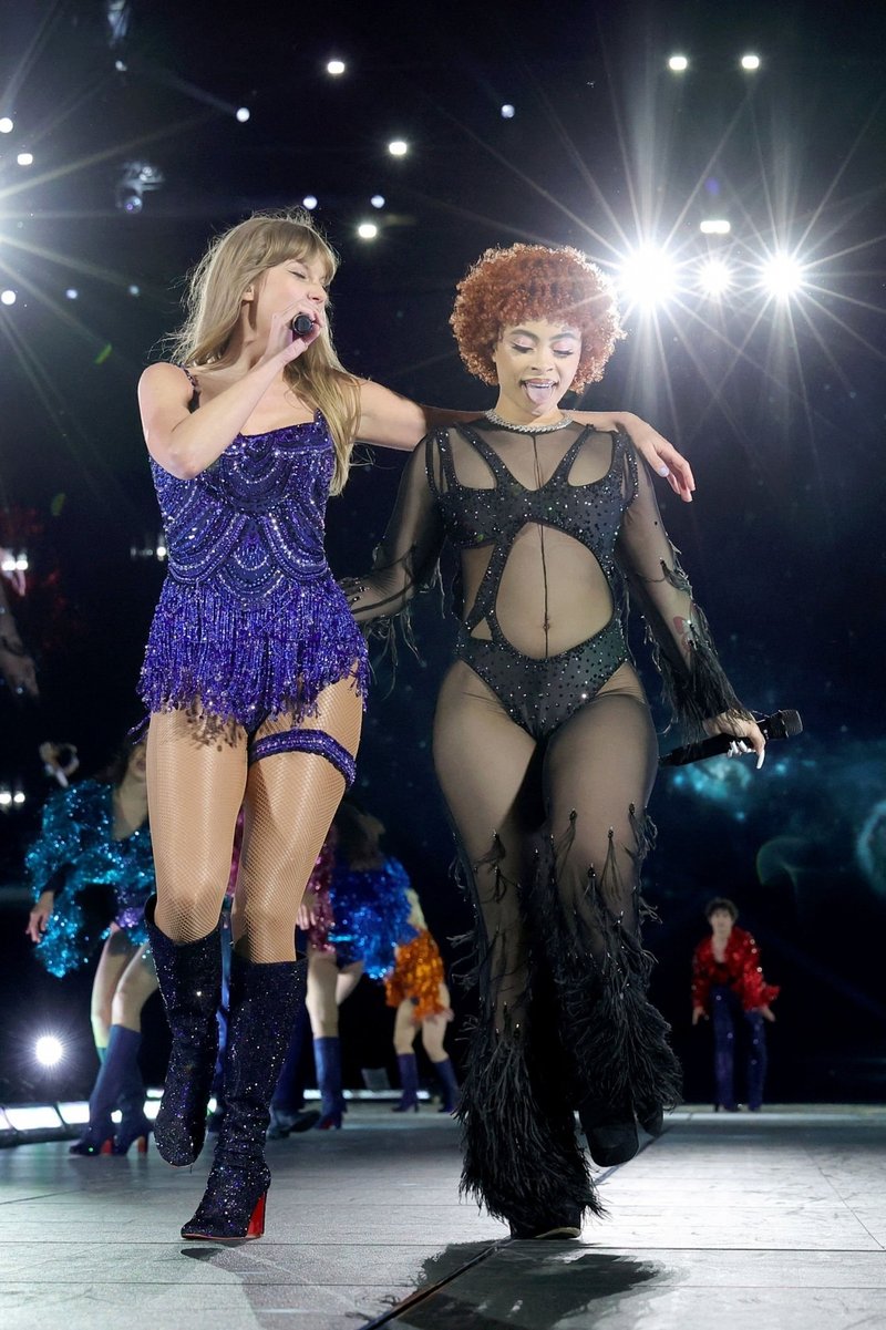 Taylor Swift — May 27 -  East Rutherford, New Jersey — photo 37