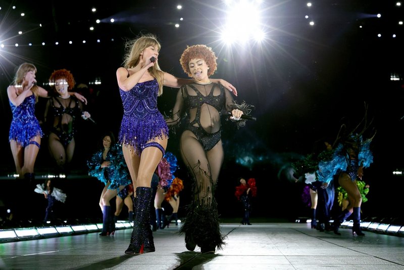 Taylor Swift — May 27 -  East Rutherford, New Jersey — photo 38