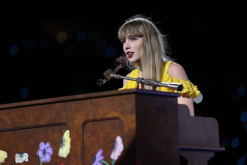 Taylor Swift — May 28 -  East Rutherford, New Jersey — photo 6