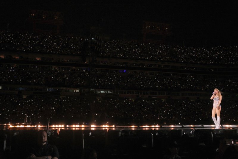 Taylor Swift — May 5 - Nashville, Tennessee — photo 2