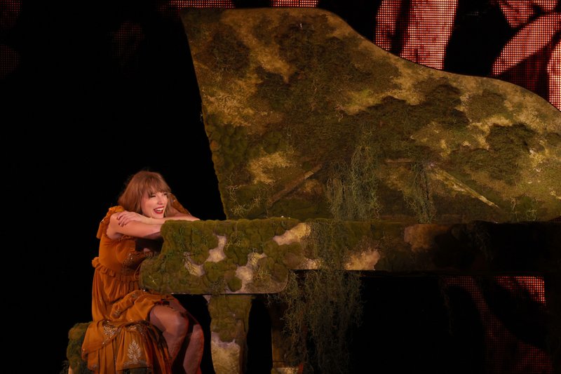 Taylor Swift — May 5 - Nashville, Tennessee — photo 8