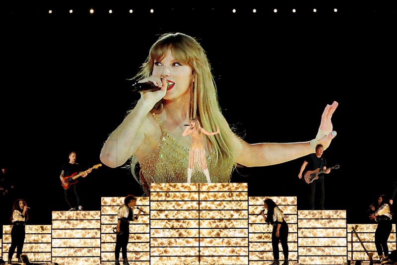 Taylor Swift — May 6 - Nashville, Tennessee — photo 10