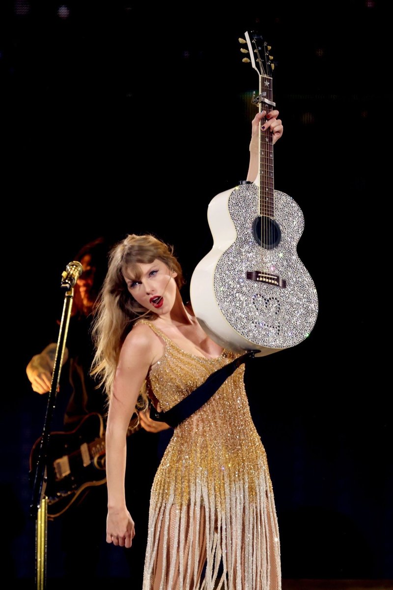 Taylor Swift — May 6 - Nashville, Tennessee — photo 14
