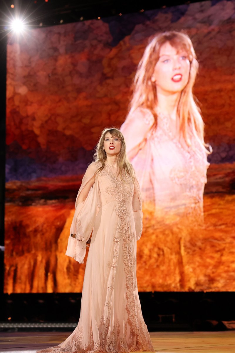 Taylor Swift — May 6 - Nashville, Tennessee — photo 31
