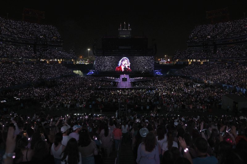 Taylor Swift — May 6 - Nashville, Tennessee — photo 33