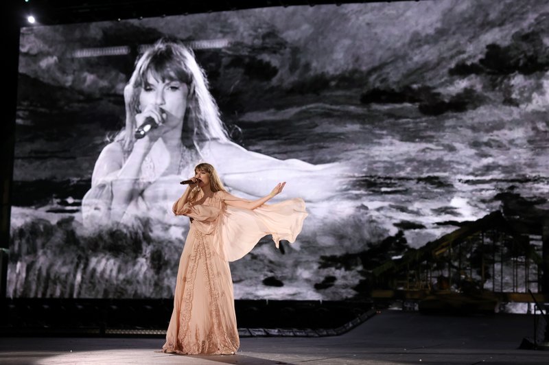 Taylor Swift — May 6 - Nashville, Tennessee — photo 35