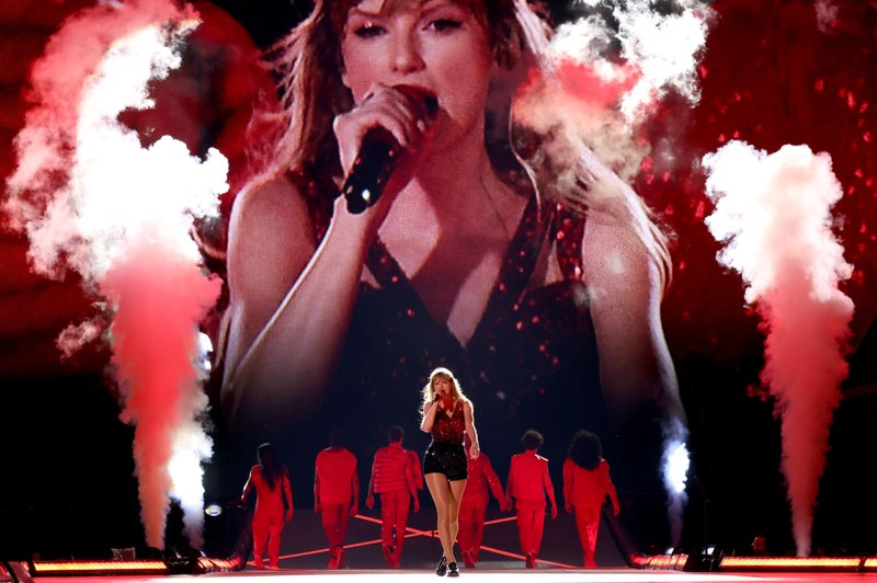 Taylor Swift — May 6 - Nashville, Tennessee — photo 36