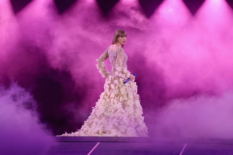 Taylor Swift — May 6 - Nashville, Tennessee — photo 42