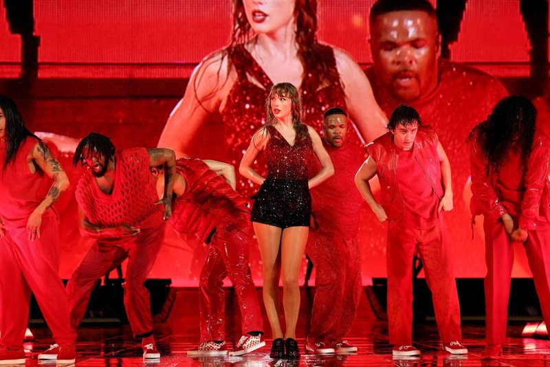Taylor Swift — May 7 - Nashville, Tennessee — photo 8