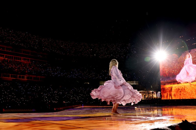 Taylor Swift — May 7 - Nashville, Tennessee — photo 19