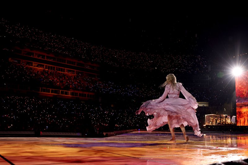 Taylor Swift — May 7 - Nashville, Tennessee — photo 37