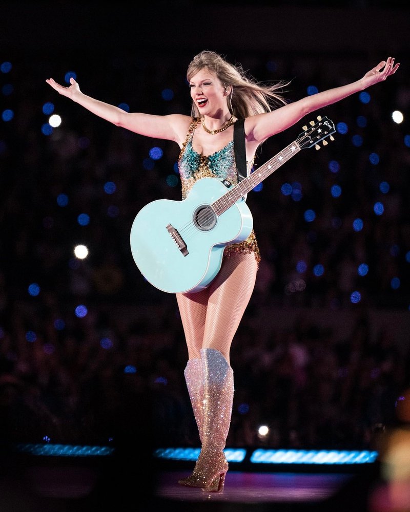 Taylor Swift — November 12 - Buenos Aires, Argentina — photo 2