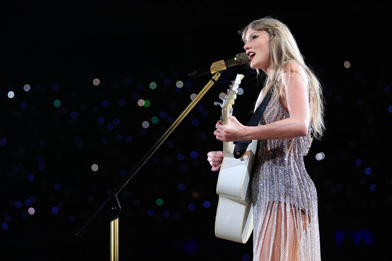 Taylor Swift — November 17 - Rio de Janeiro, Brazil — photo 2
