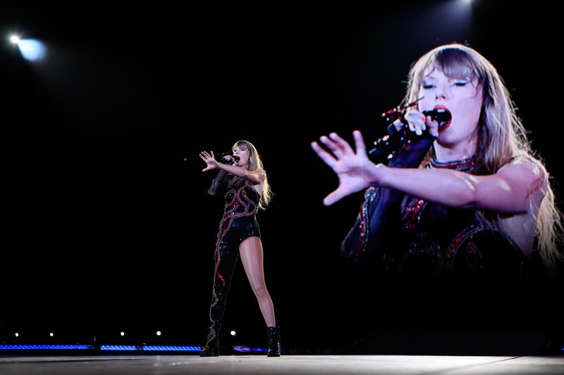 Taylor Swift — November 17 - Rio de Janeiro, Brazil — photo 4