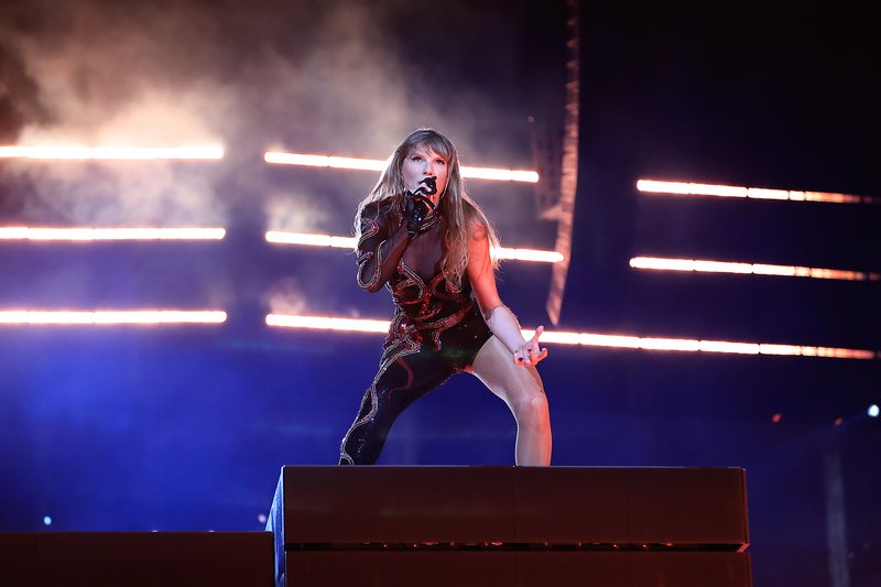 Taylor Swift — November 17 - Rio de Janeiro, Brazil — photo 6