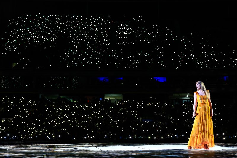 Taylor Swift — November 17 - Rio de Janeiro, Brazil — photo 8