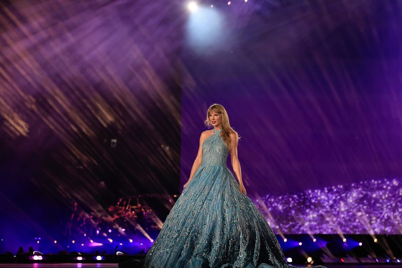 Taylor Swift — November 17 - Rio de Janeiro, Brazil — photo 9