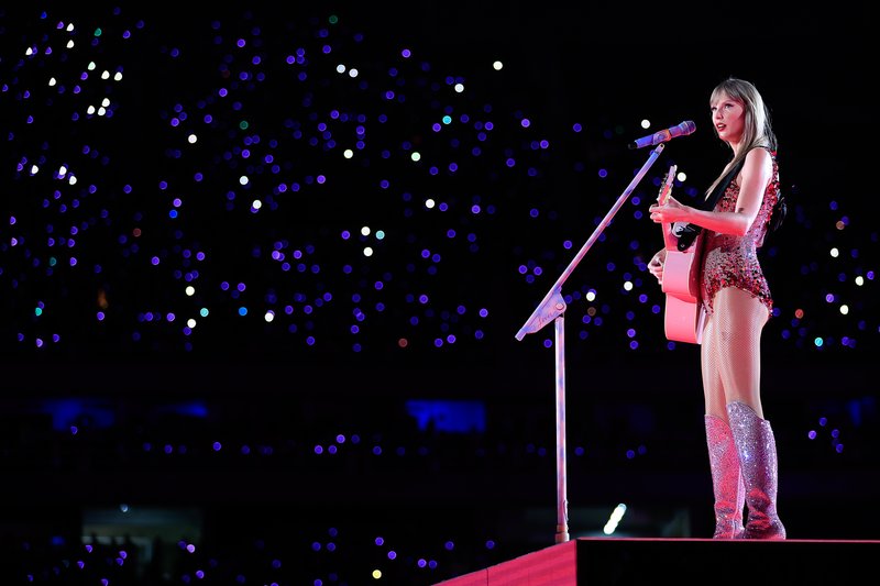 Taylor Swift — November 17 - Rio de Janeiro, Brazil — photo 12