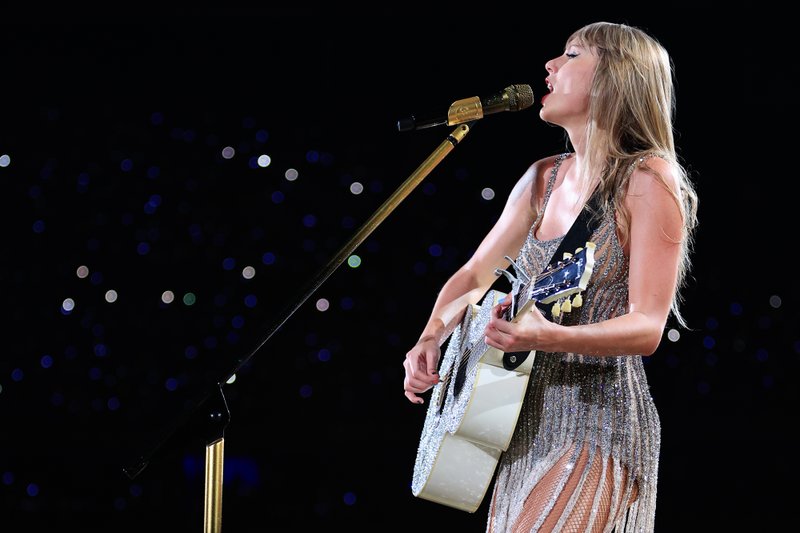 Taylor Swift — November 17 - Rio de Janeiro, Brazil — photo 15