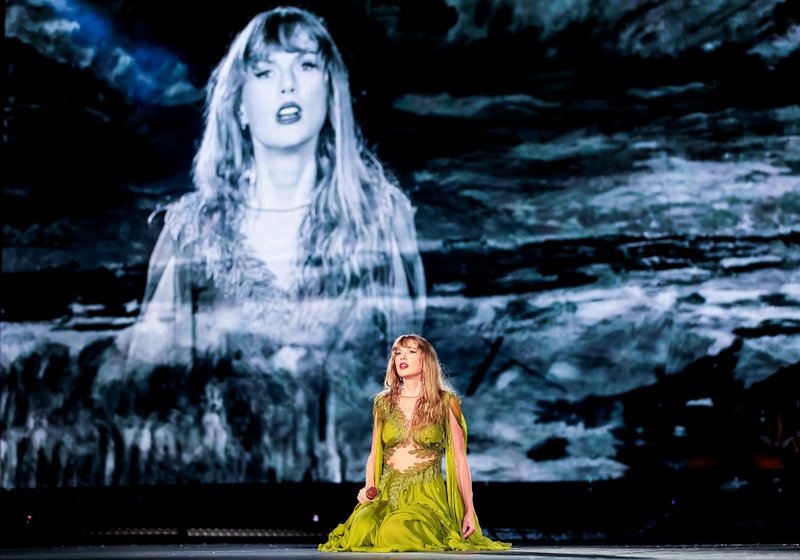 Taylor Swift — November 17 - Rio de Janeiro, Brazil — photo 17