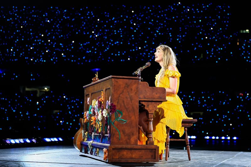 Taylor Swift — November 17 - Rio de Janeiro, Brazil — photo 21