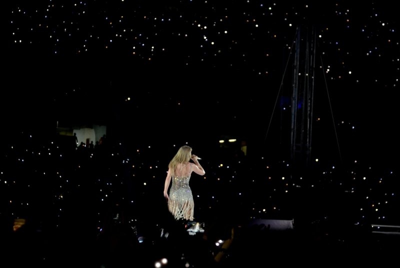 Taylor Swift — November 17 - Rio de Janeiro, Brazil — photo 23
